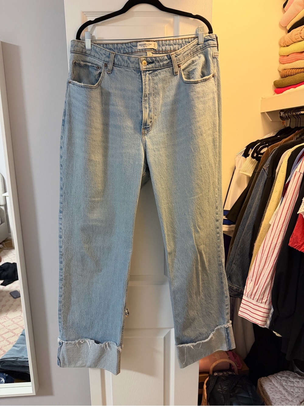 Abercrombie & Fitch Light Wash 90s Relaxed Jeans